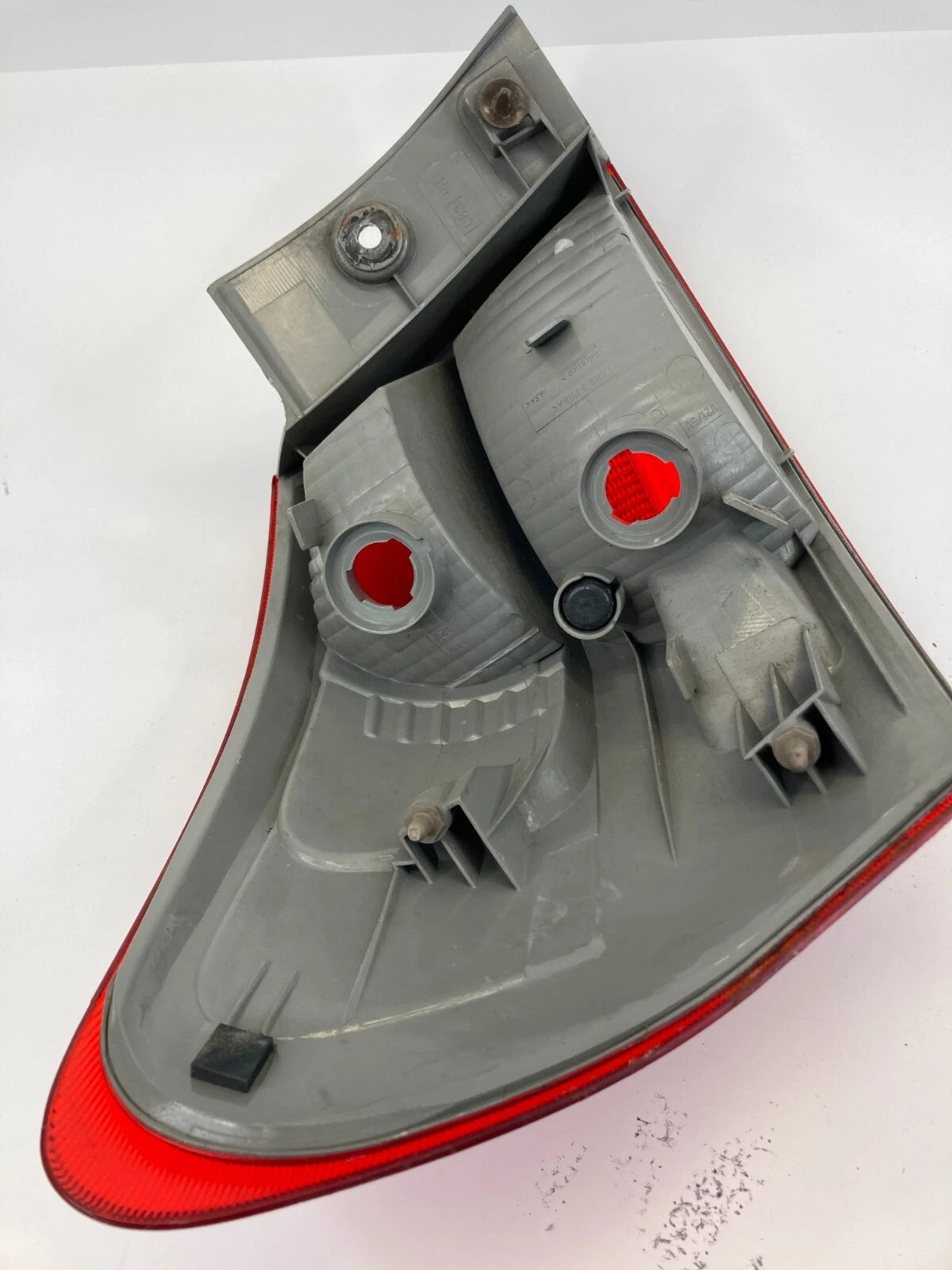 08-13 NISSAN ROGUE RIGHT PASSENGER OUTER TAILLIGHT LAMP NON-LED VERSION OEM