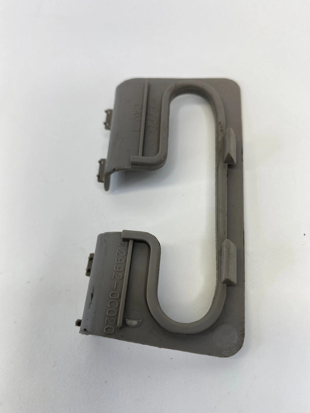 2001-2005 TOYOTA SEQUOIA FRONT RIGHT SEAT CUSHION BUCKLE COVER 72992-0C020 OEM
