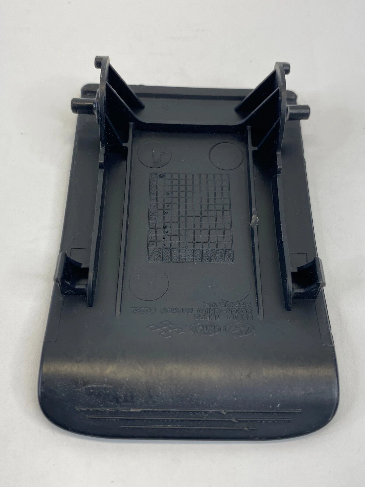 2010 11 12 2013 KIA FORTE SEDAN REAR CHILD ANCHOR COVER TRIM BEZEL 85612-1M500