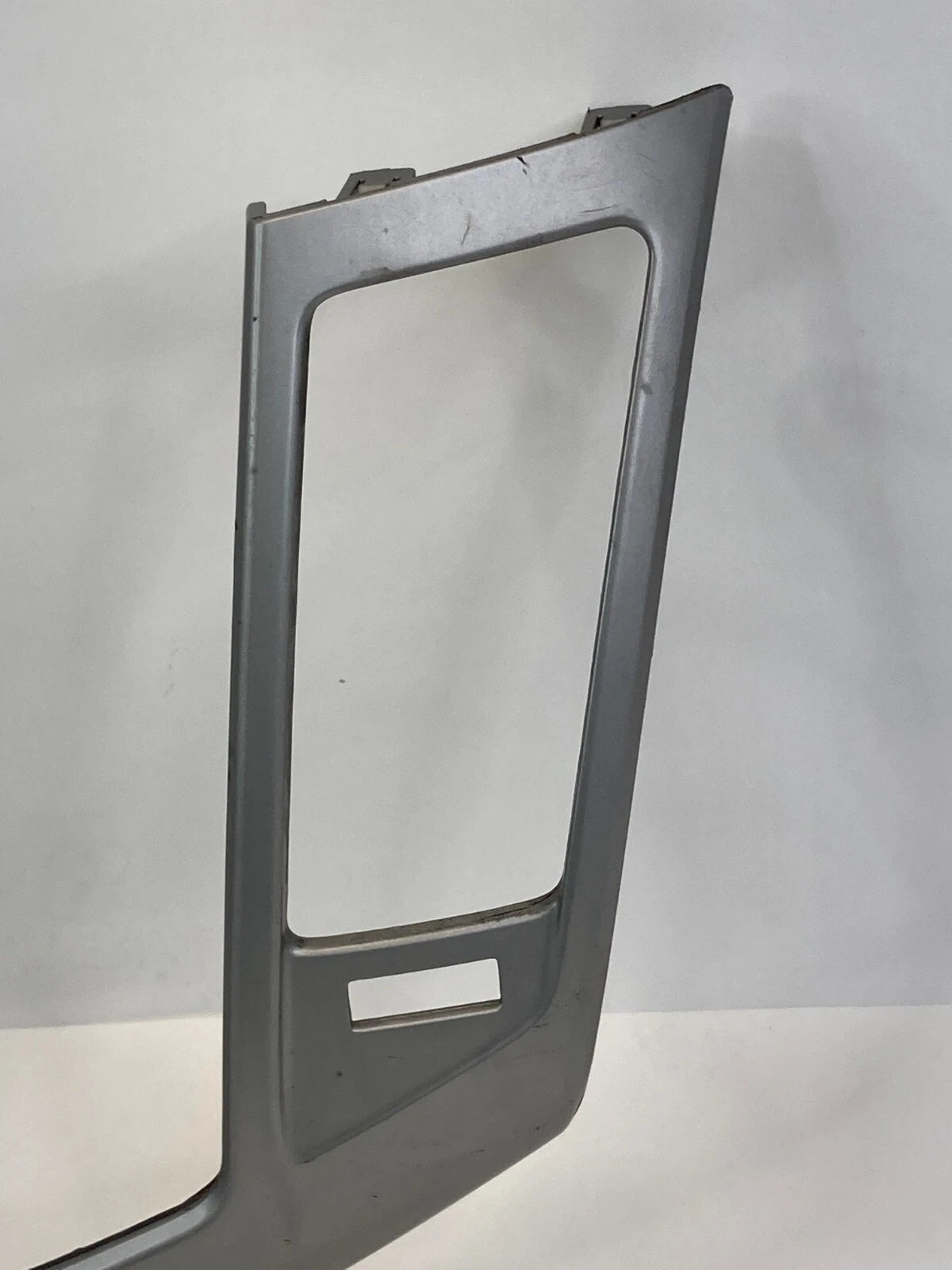 2011-2016 CHEVROLET CRUZE DASH RADIO SURROUND COVER TRIM BEZEL OEM 94567907