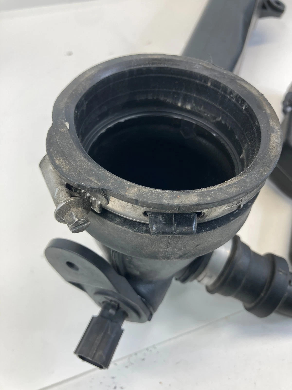 2014-2016 Dodge Dart 2.4L L4 A/T Air Cleaner Intake Resonator Tube Assy OEM