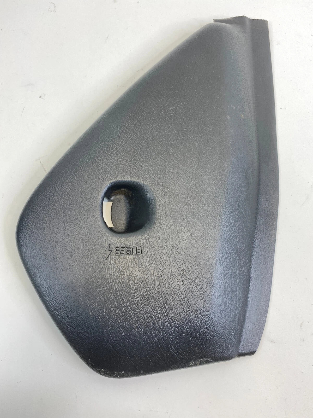 2000-2005 CHEVROLET MONTE CARLO LEFT FUSE BOX COVER DASH END PANEL 10405339 OEM