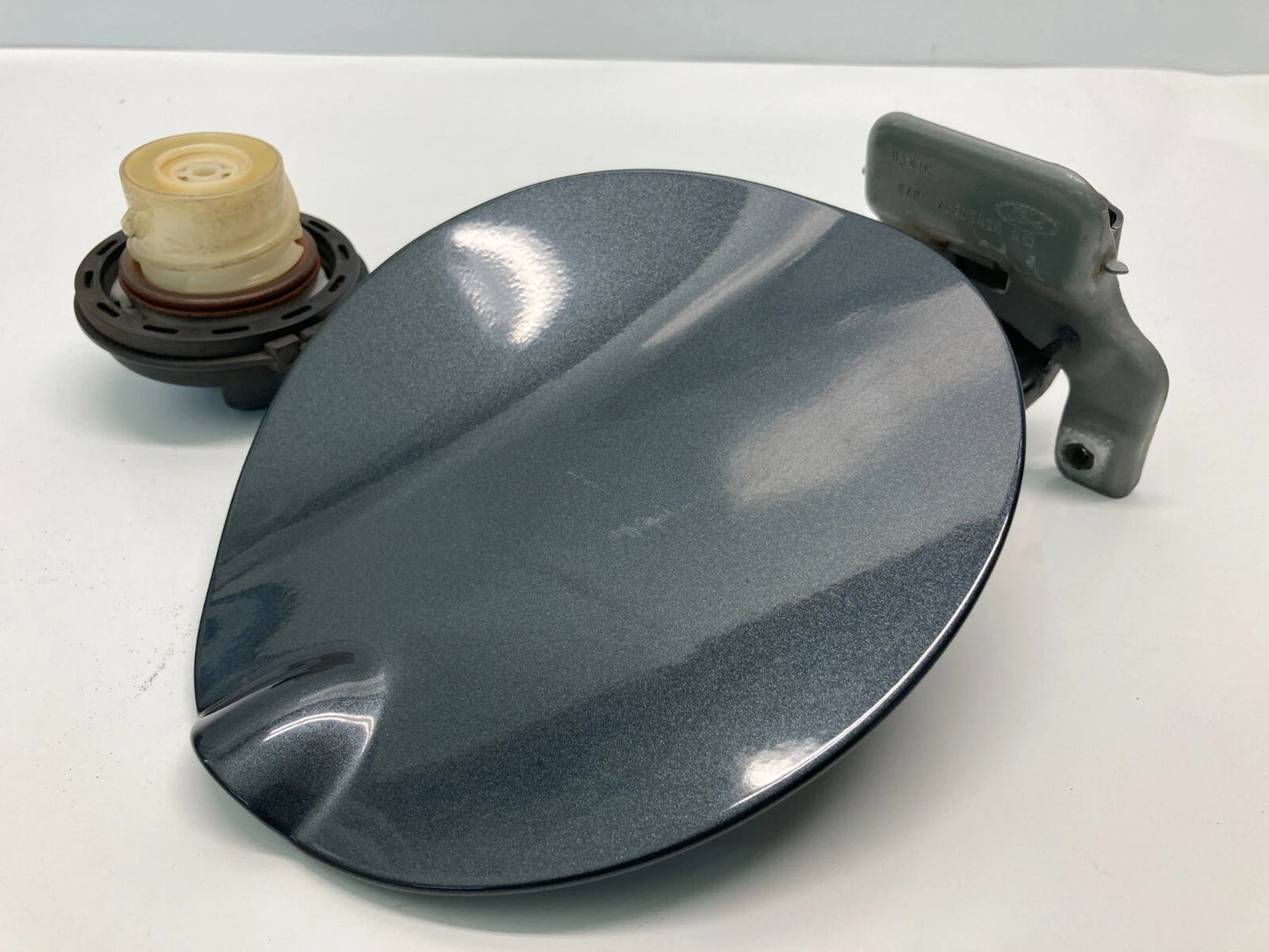 08-12 FORD ESCAPE 08-11 MARINER FUEL FILLER DOOR TANK COVER LID 8L84-78405A26