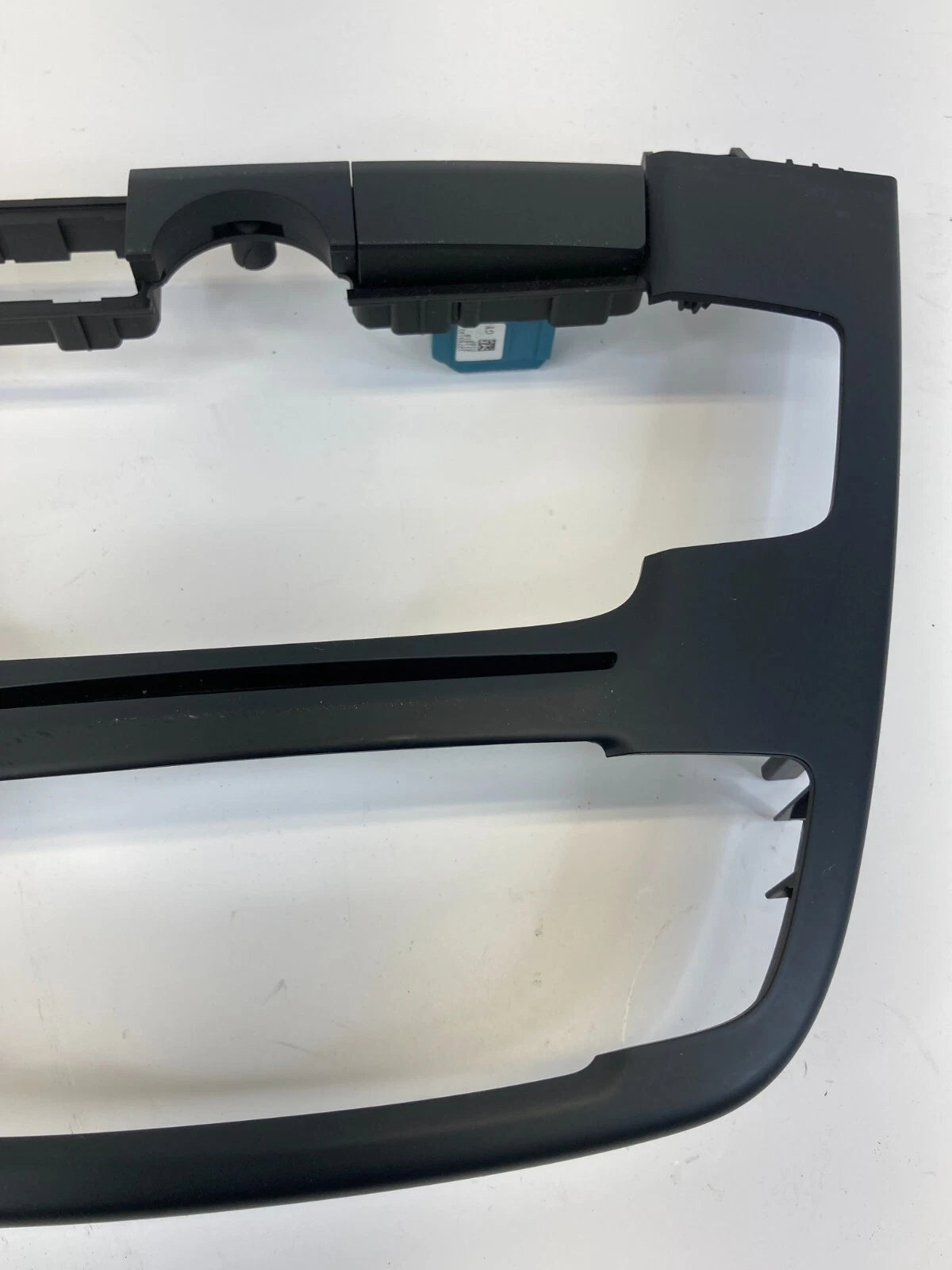2011-2013 BUICK REGAL CENTER DASH RADIO & CLIMATE CONTROL TRIM BEZEL 13273253