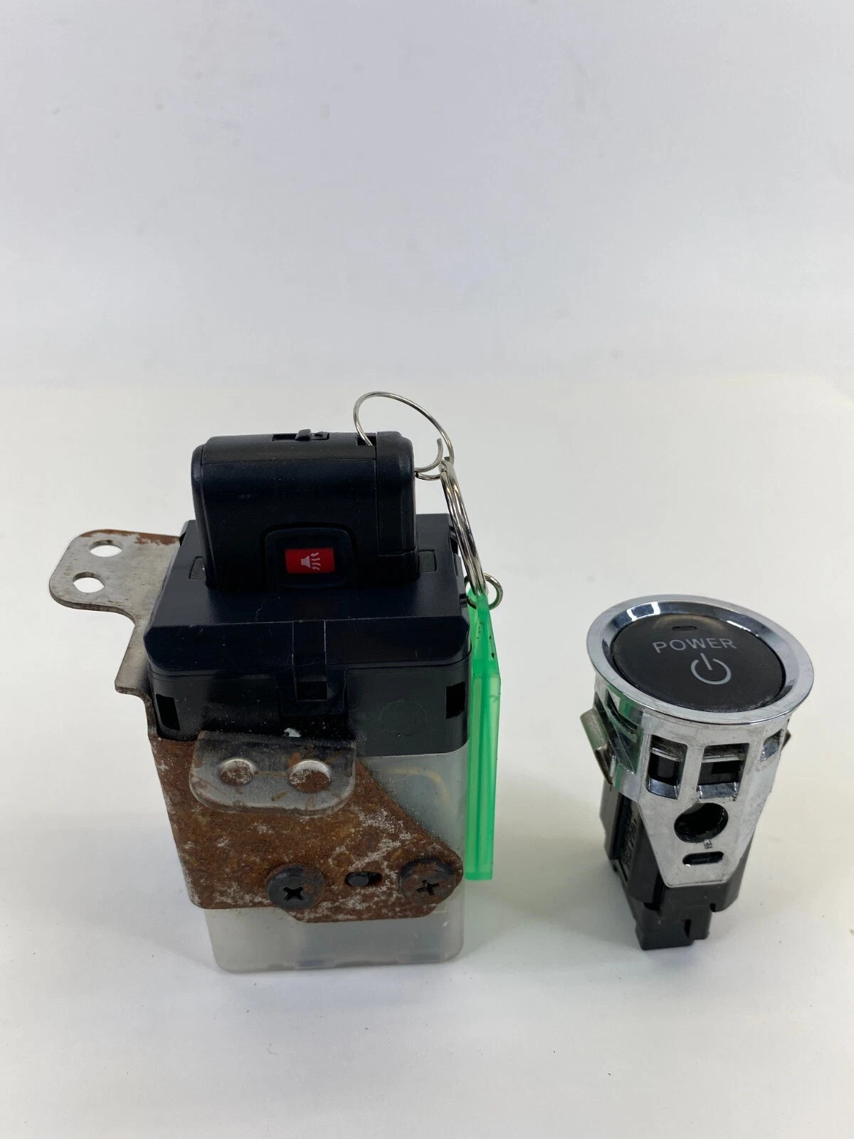 2004-2009 TOYOTA PRIUS IGNITION STARTER KEY HOLDER IMMOBILIZER W/ START SWITCH