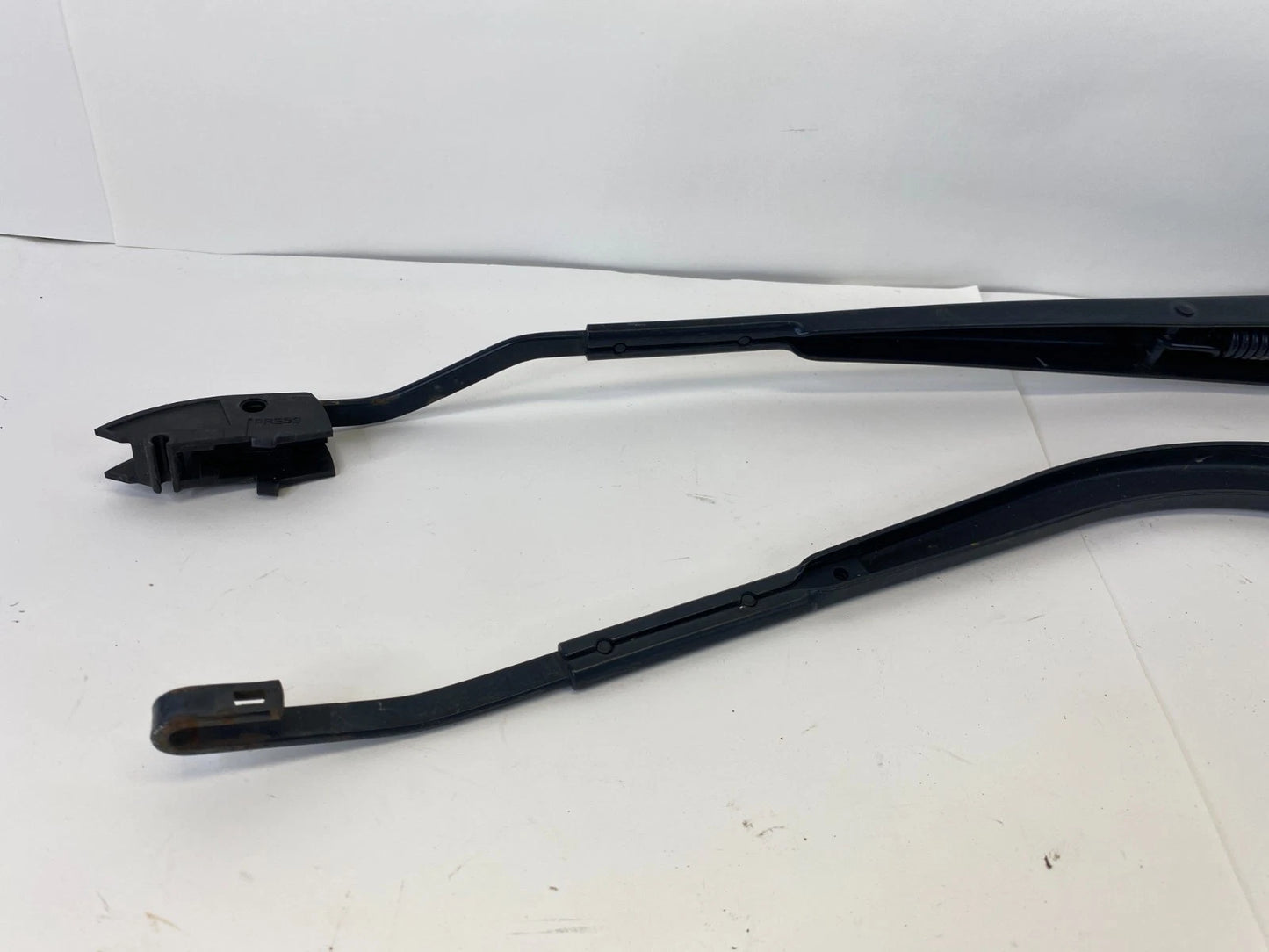 2010-2013 MAZDA 3 SEDAN FRONT WINDSHIELD WIPER ARM SET LEFT AND RIGHT OEM