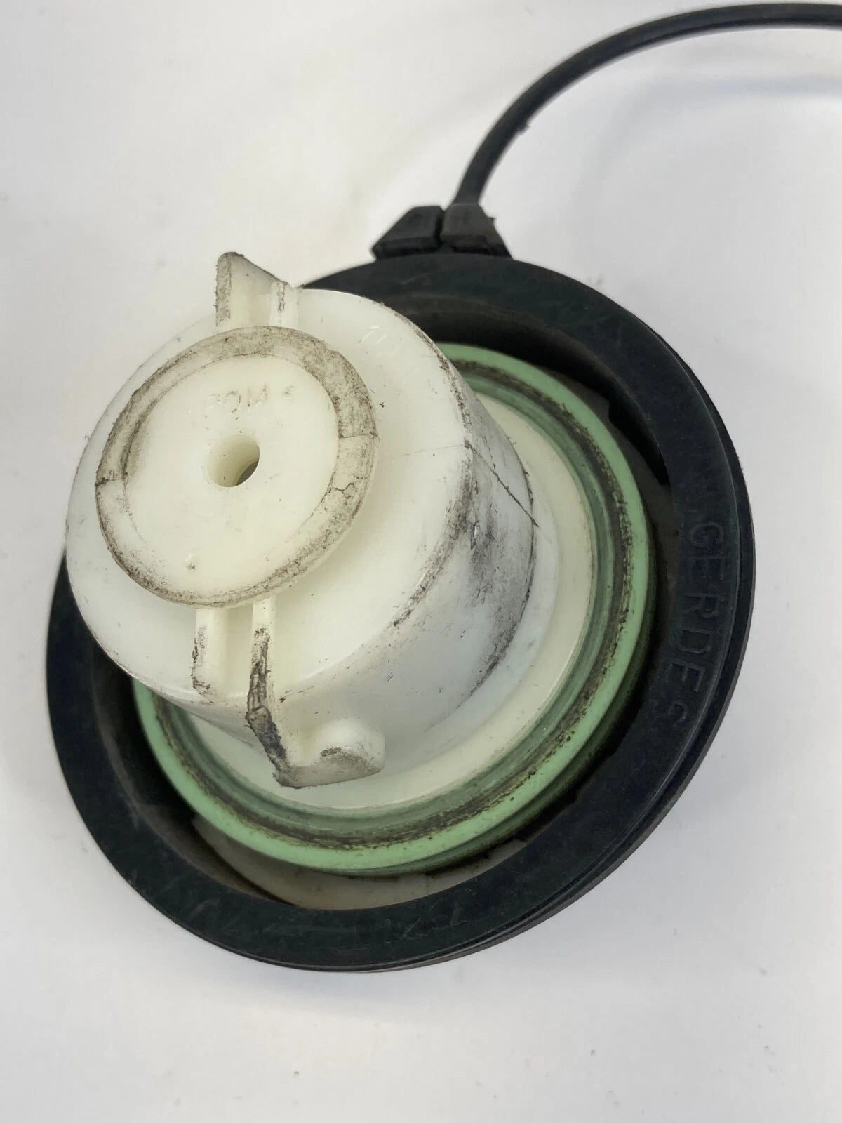2008-2011 CADILLAC CTS 2009-2011 CADILLAC STS FUEL FILLER GAS TANK CAP OEM
