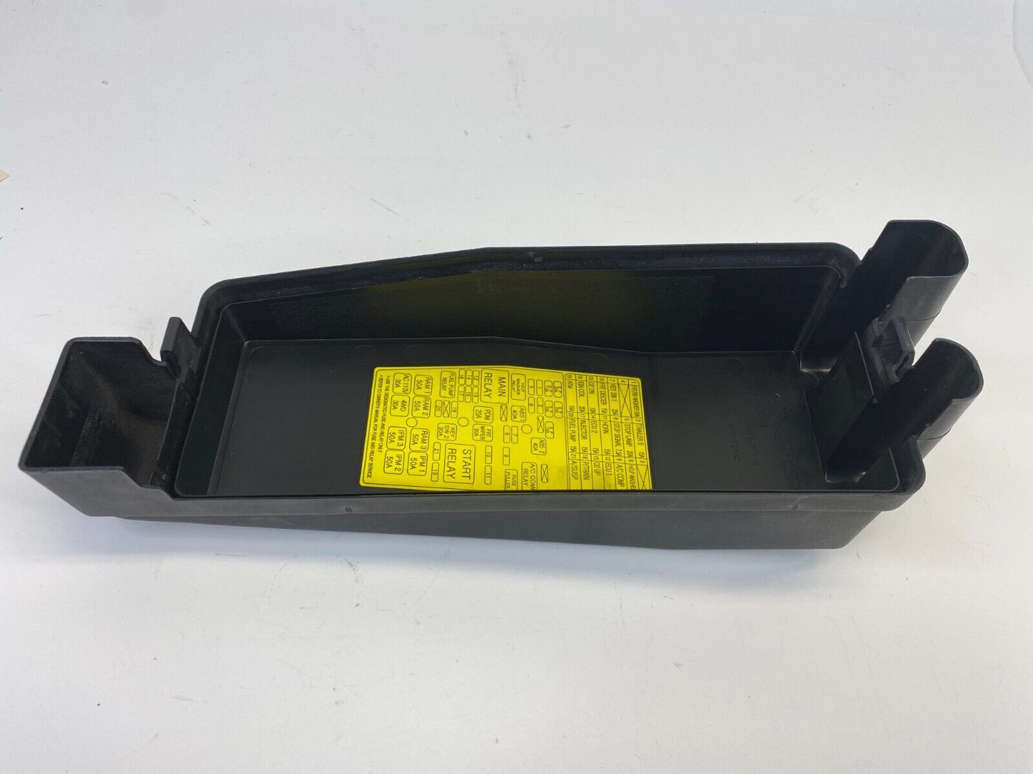 2009 2010 2011 Kia Borrego 3.8L Fuse Relay Box Block Compartment Cover Lid