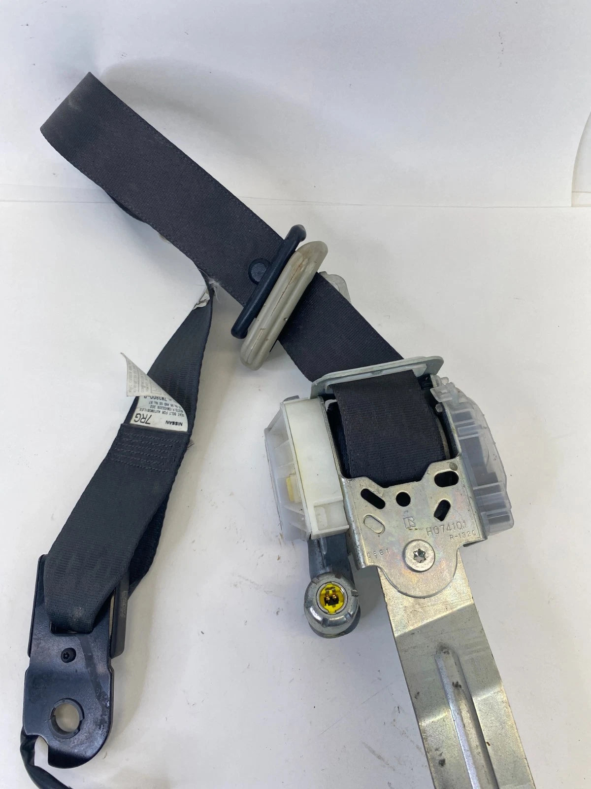 2005 2006 INFINITI G35 SEDAN FRONT RIGHT SIDE SEAT BELT RETRACTOR 7M3800-P OEM