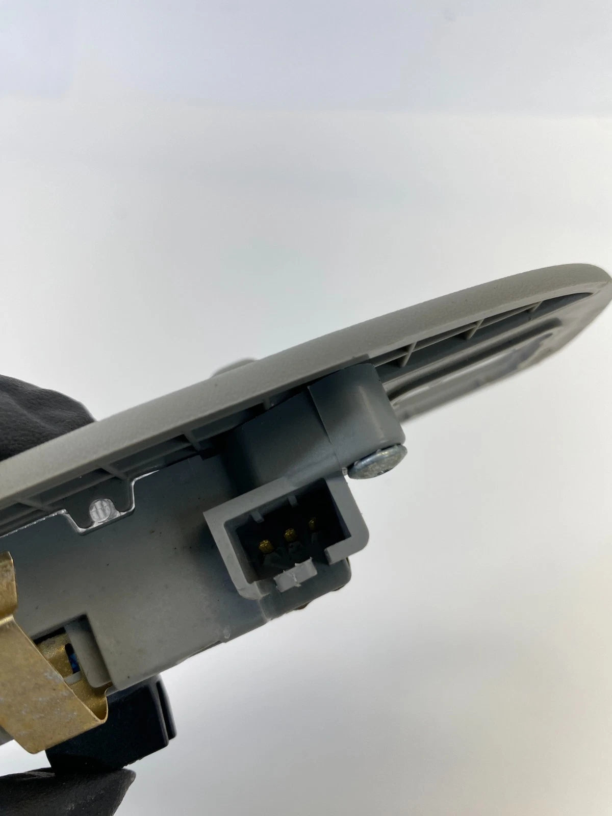 13-18 CADILLAC ATS REAR LEFT ROOF READING DOME LIGHT LAMP W/ COAT HOOK BEZEL OEM