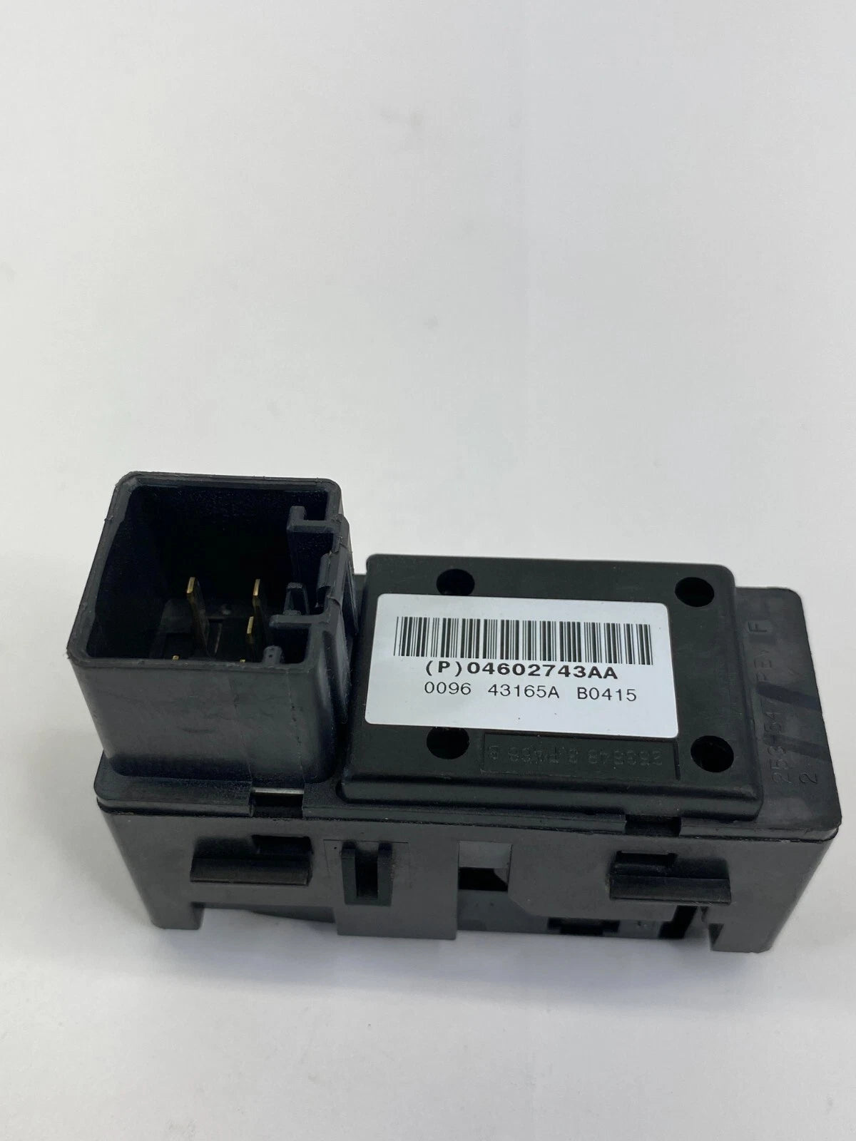 2006-2008 CHRYSLER 300 REAR RIGHT BACK DOOR WINDOW BUTTON SWITCH 4602743AA OEM