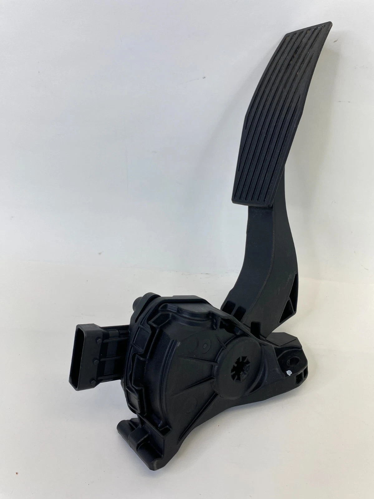 2011-2017 BUICK REGAL CXL ELECTRONIC ACCELERATOR GAS PEDAL ASSEMBLY 13237352 OEM