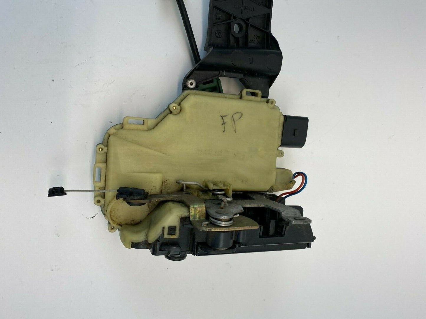 2001-2005 Volkswagen Jetta Front Right Side Door Lock Latch Actuator 3B4-839-016