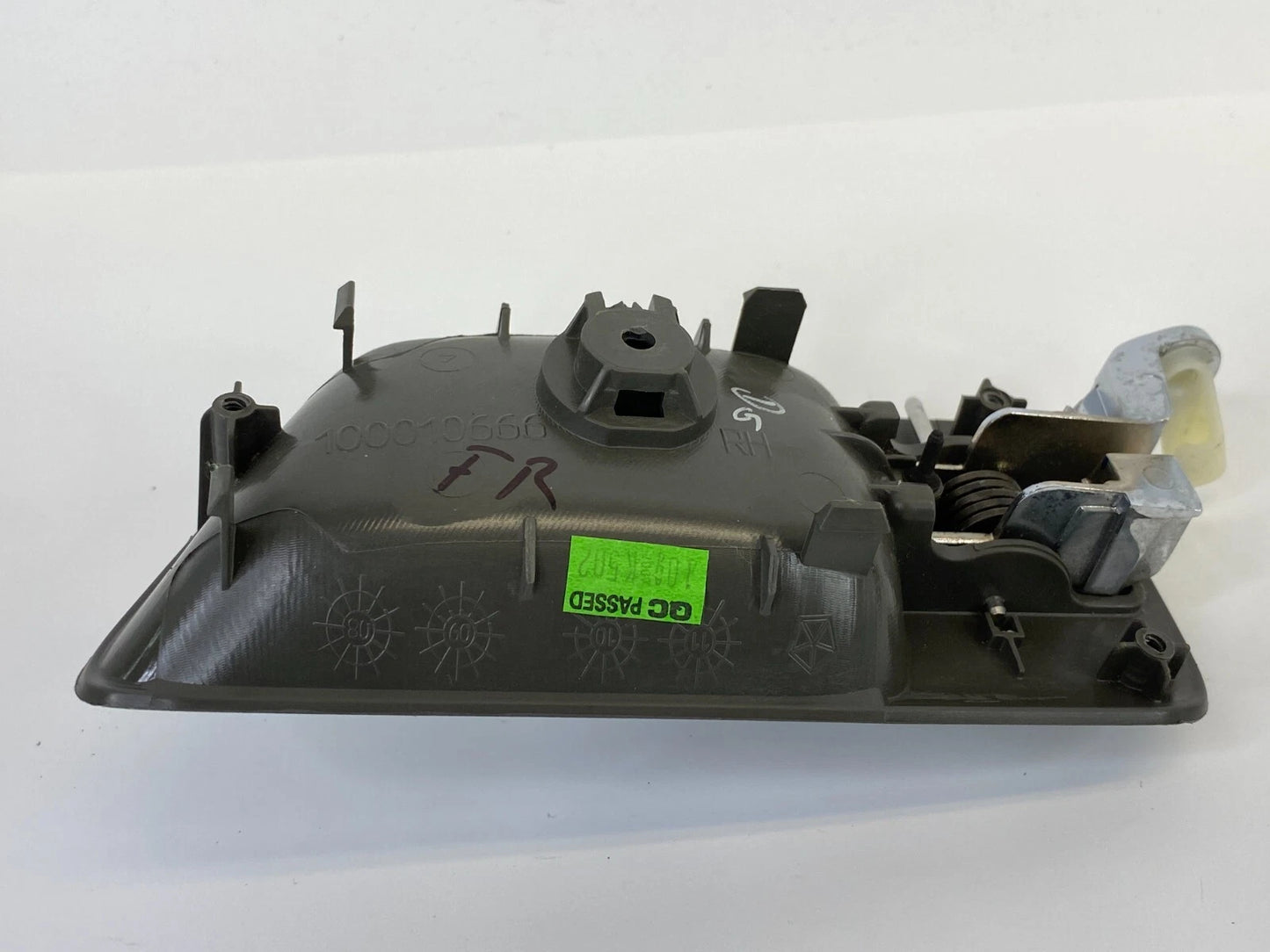 2005-2010 CHRYSLER 300 SEDAN 4-DR 3.5L FRONT RIGHT DOOR INNER HANDLE 1000106666