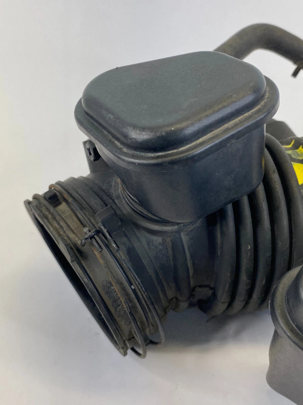 2015-2020 KIA SORENTO 3.3L AIR INTAKE HOSE DUCT RESONATOR ASSY OEM 28192-2W100