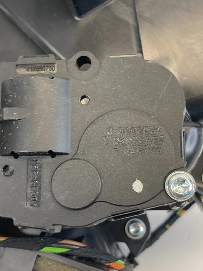 2006-2011 MERCEDES-BENZ ML350 REAR AC HEATER BLOWER MOTOR HOUSING 982748L OEM