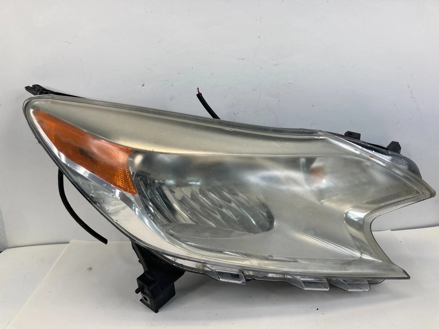 14-16 Nissan Versa Note Front Right Passenger Headlight Headlamp 26010-3WC0A OEM
