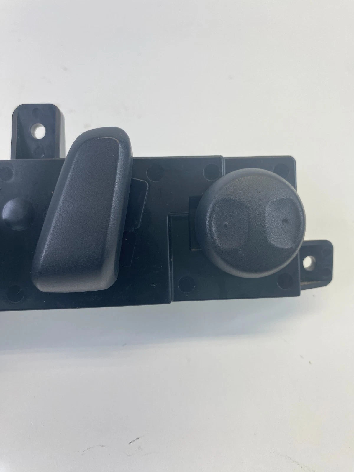 2015-2019 KIA SEDONA FRONT LEFT DRIVER POWER SEAT CONTROL SWITCH OEM