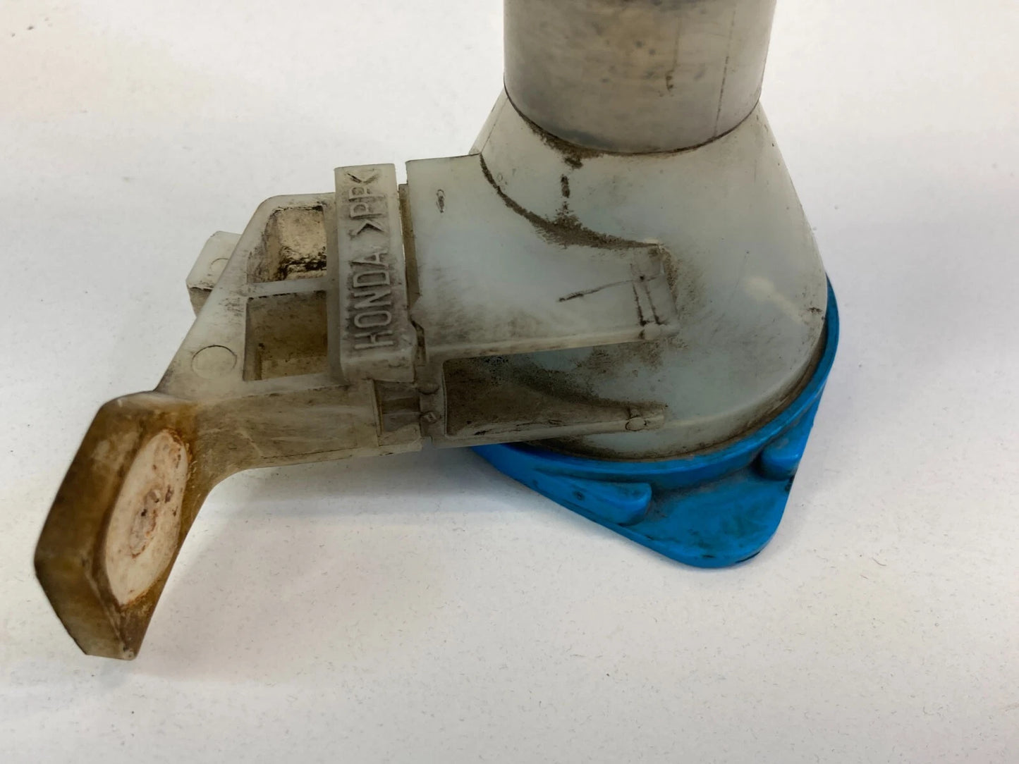 1994-1997 HONDA ACCORD SEDAN WINDSHIELD WIPER FLUID RESERVOIRTANK FILLER NECK