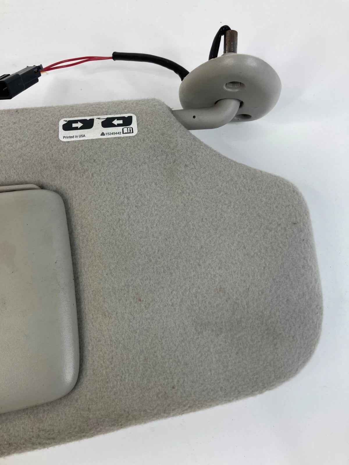 2005 2006 2007 GMC ENVOY FRONT RIGHT PASSENGER SUNVISOR SUN VISOR W ILLUMINATION