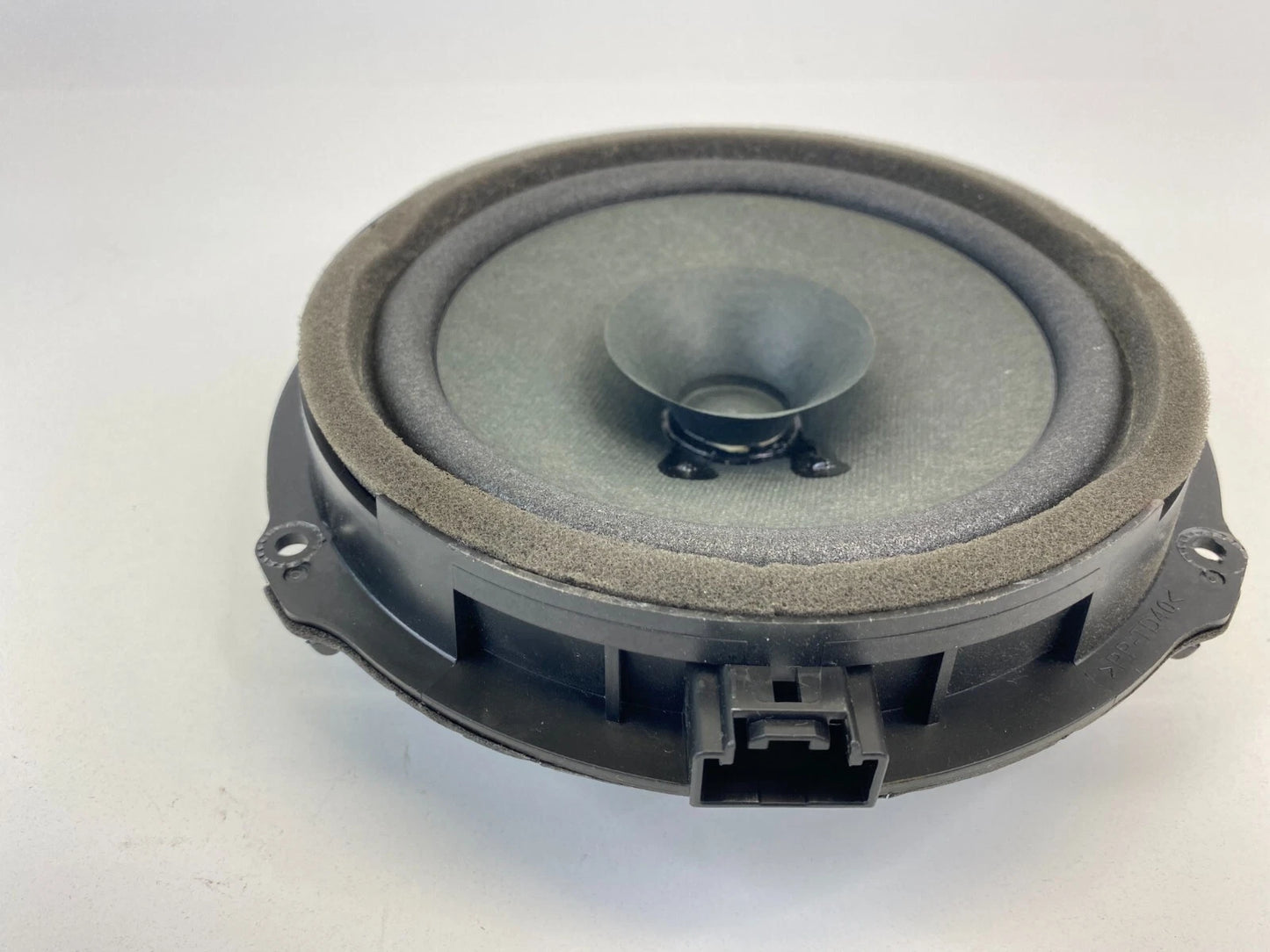 2015-2018 FORD FOCUS HATCHBACK REAR RIGHT DOOR PANEL SPEAKER ASSY 8A6T-18808-CC