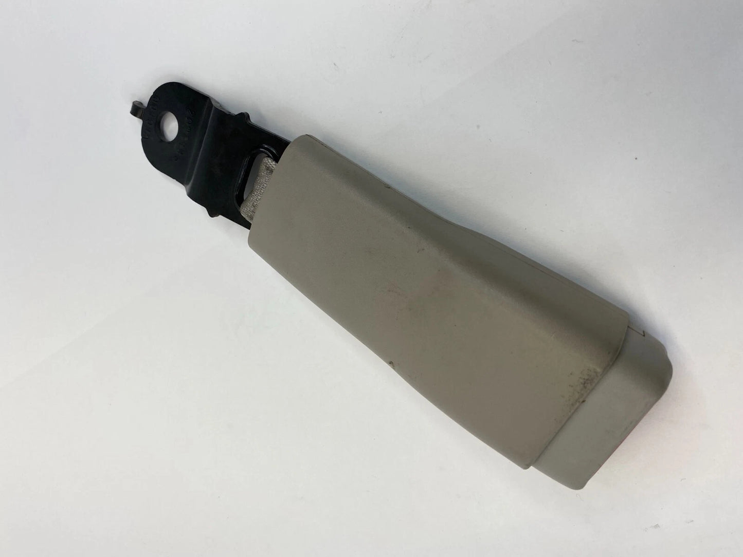 2005 05 DODGE MAGNUM FRONT RIGHT PASSENGER SIDE SEAT BELT BUCKLE ASSEMBLY OEM