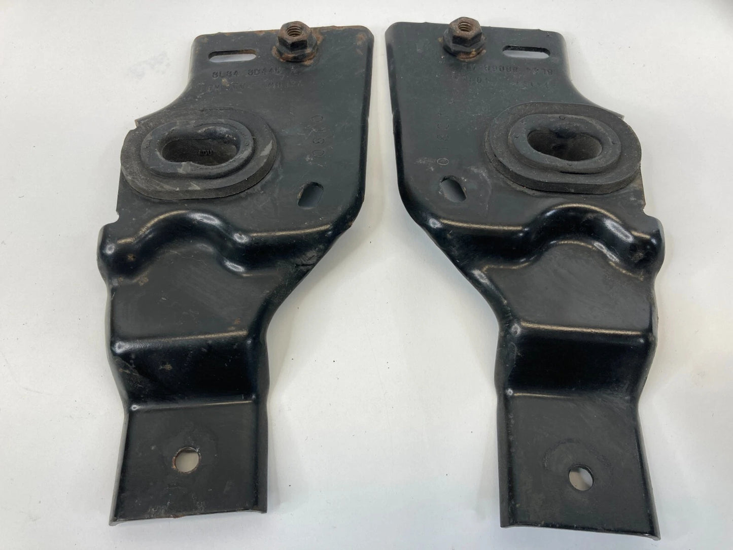 2008 FORD ESCAPE 3.0L V6 RADIATOR UPPER MOUNT SUPPORT BRACKET PAIR 8L84-8B445-A
