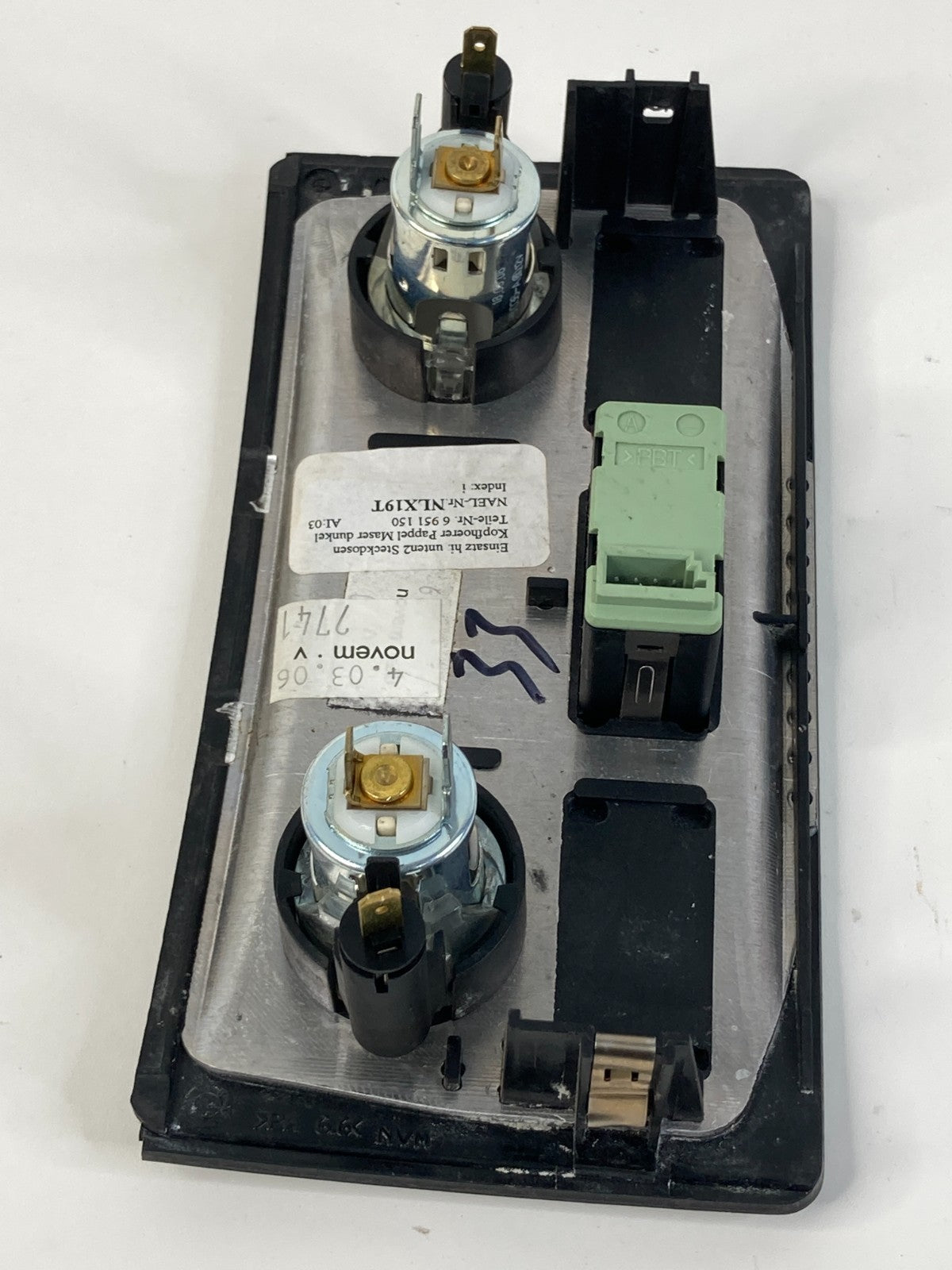 2006 2007 BMW 530xi Rear Center Console Power Outlet Lighter Socket 6951150 OEM