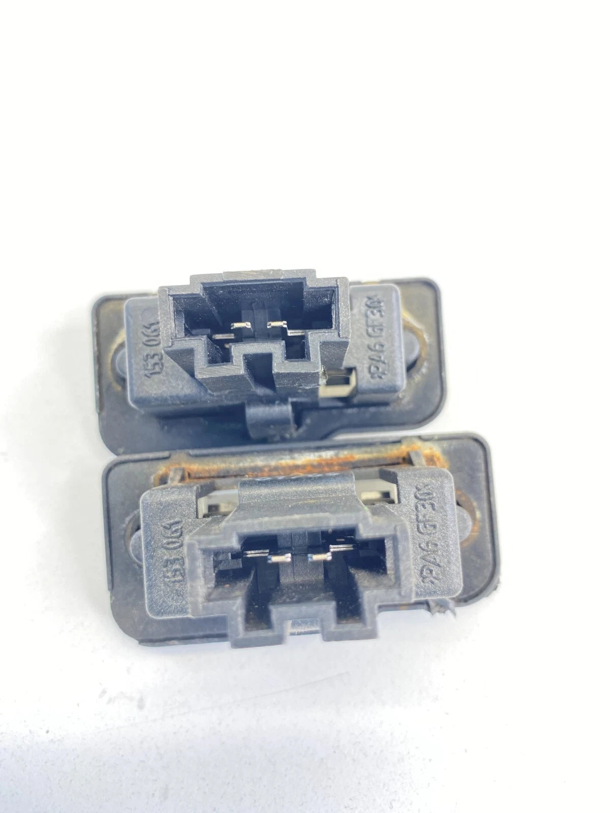 2003-2006 MERCEDES-BENZ E500 REAR LICENSE PLATE LIGHT LAMP SET PAIR A2118200756