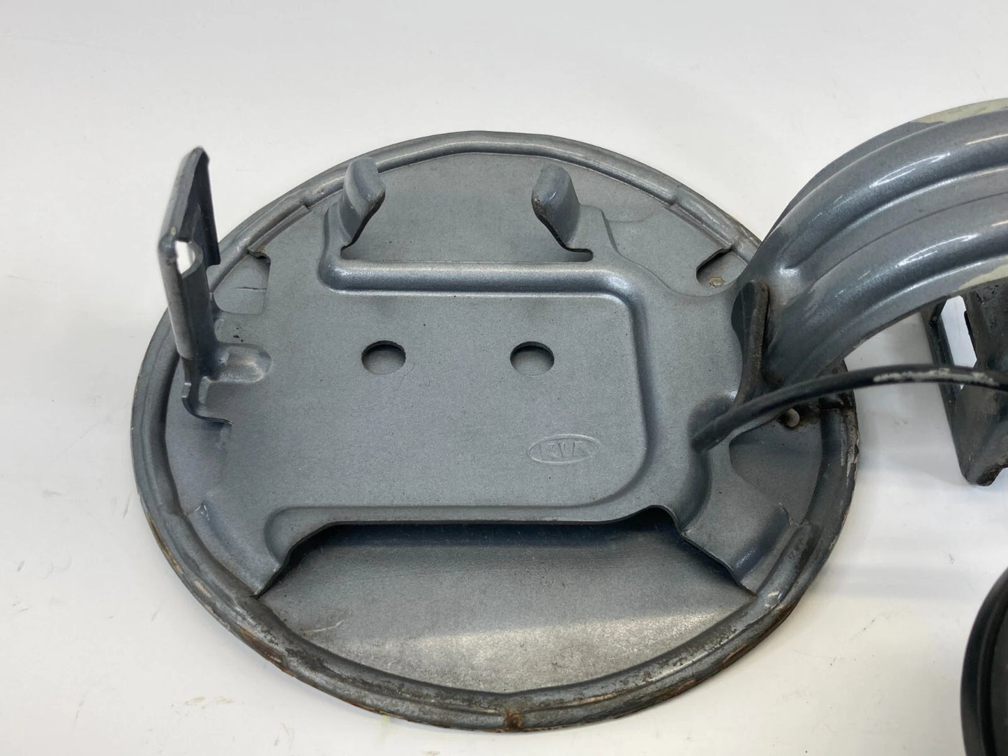 05 06 07 08 09 10 KIA SPORTAGE FUEL FILLER TANK GAS DOOR LID W/ CAP COVER OEM