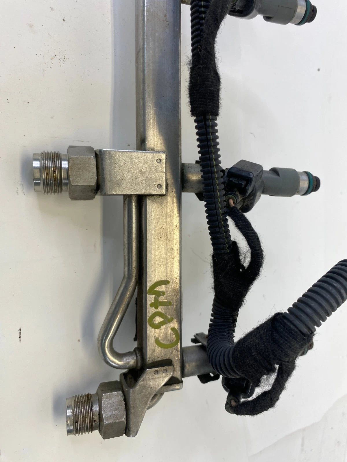 07 08 09 10 11 SAAB 9-3 93 ENGINE FUEL INJECTOR INJECTION RAIL 55556681 OEM