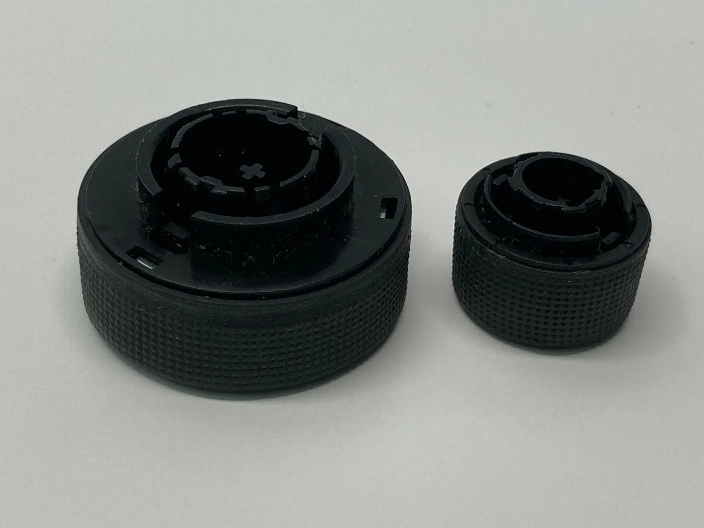 2006 2007 06 07 SATURN VUE ION DASH RADIO CD STEREO KNOB SET PAIR OEM