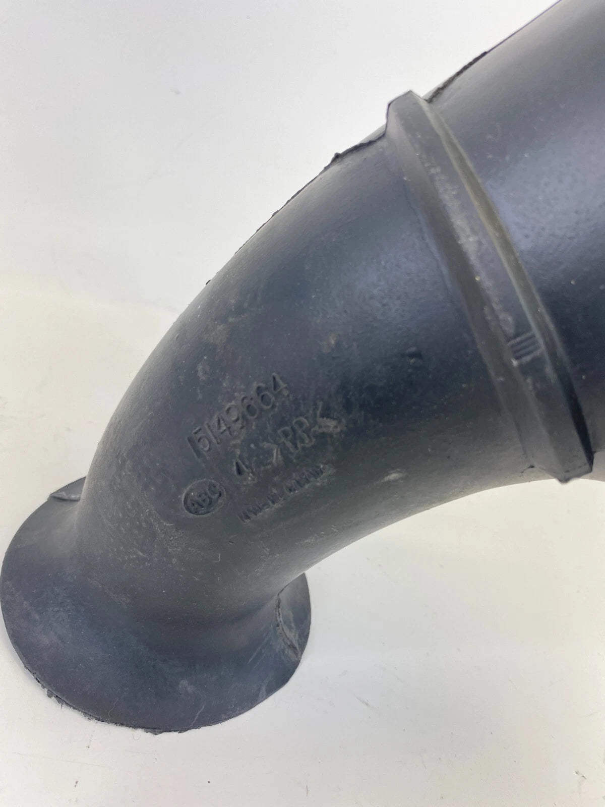 2002-2006 GMC Envoy XL Air Intake Hose Duct Outlet Tube Pipe 15149664 OEM