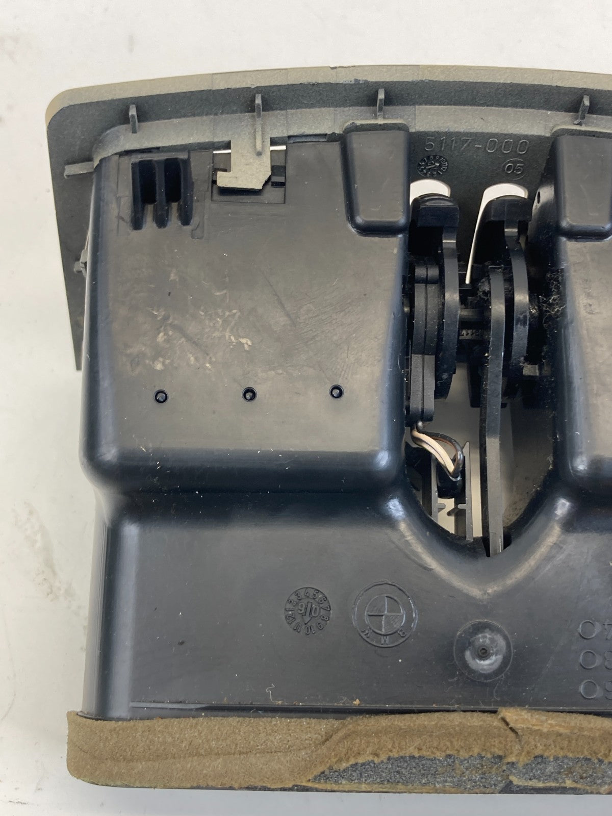 04 05 06 07 BMW 525i Rear Center Console Dual Air A/C Vent Grille 6932023 OEM