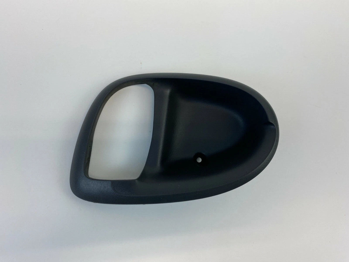2002-2007 BUICK RENDEZVOUS REAR RIGHT SIDE INNER DOOR HANDLE BEZEL TRIM 825296