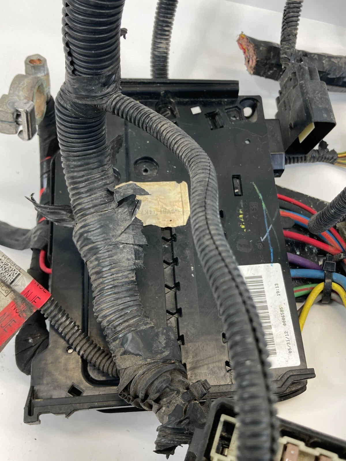 2013-2016 FORD ESCAPE 1.6L L4 AT FUSE BOX RELAY MODULE JUNCTION BLOCK CV6T14K733