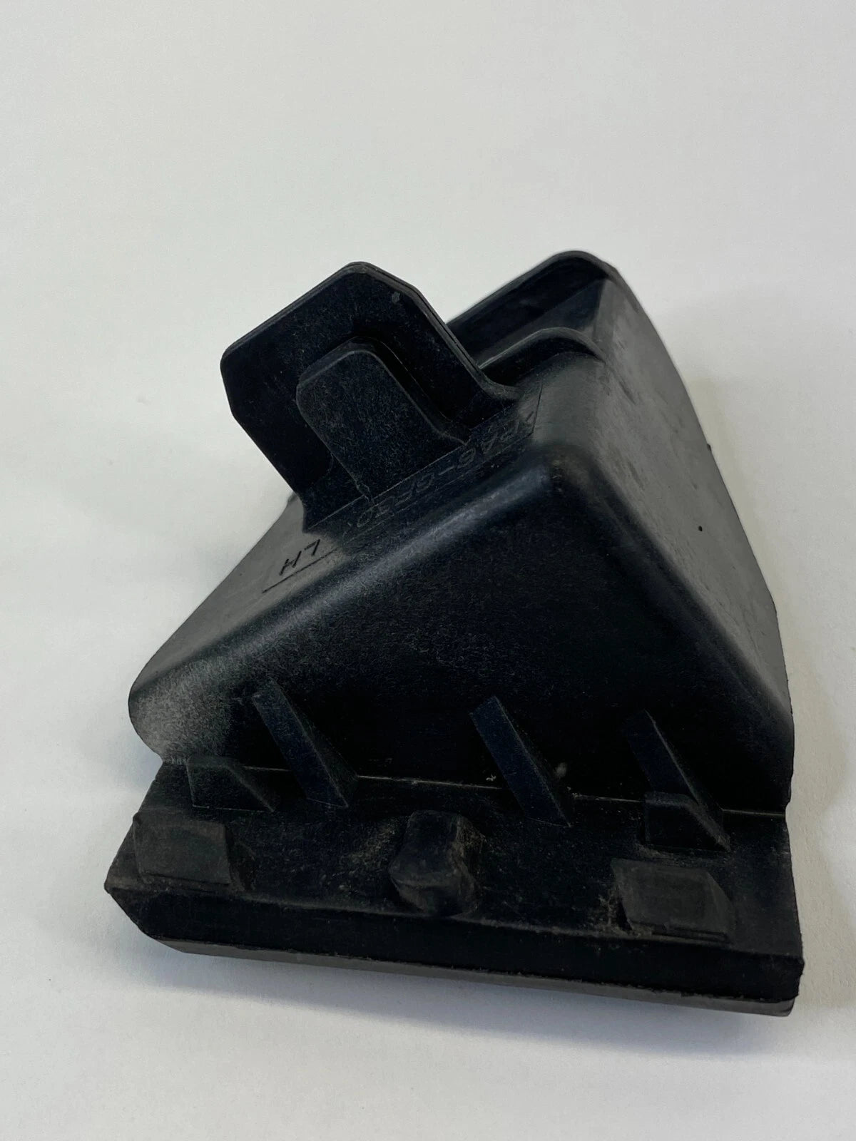 2006 2007 2008 HYUNDAI SONATA FRONT LEFT BUMPER UPPER BRACKET MOUNT COVER OEM