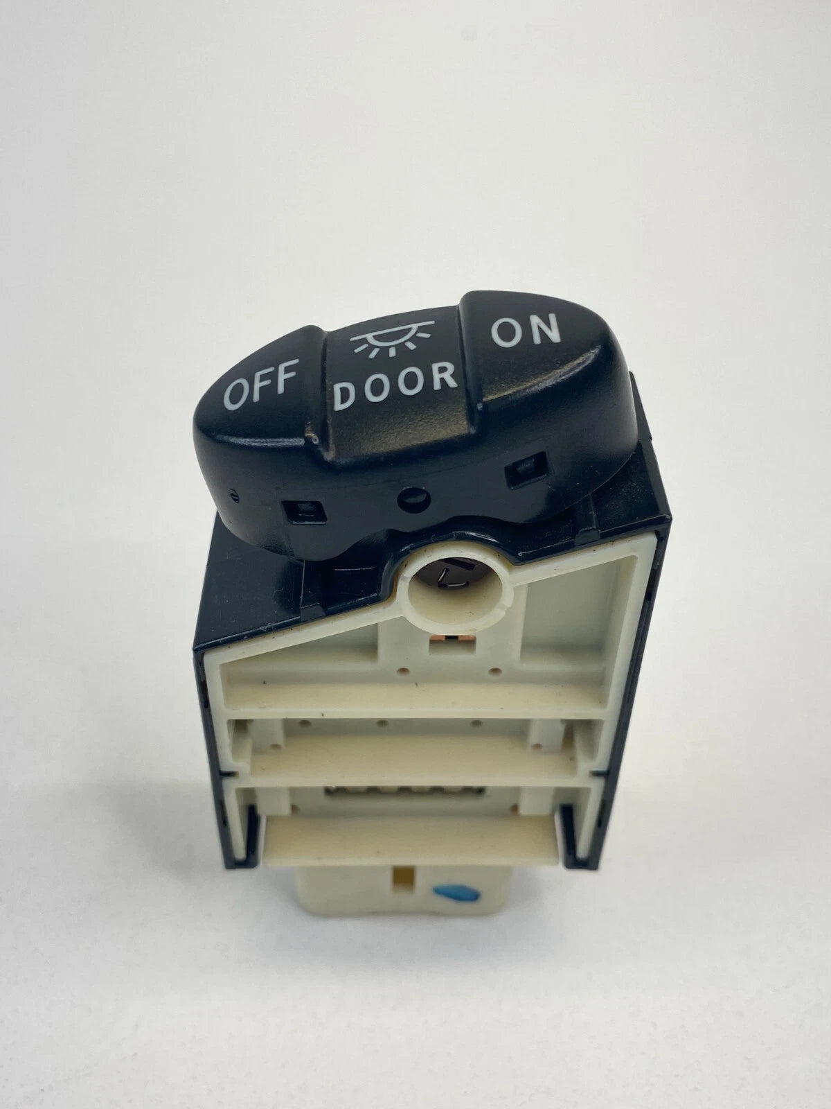 2004-2010 TOYOTA SIENNA INTERIOR DOME LIGHT DOOR LAMP CONTROL SWITCH BUTTON OEM