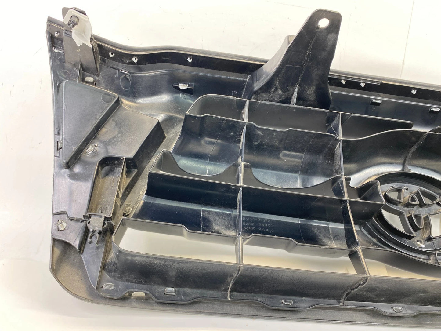 2005-2011 TOYOTA TACOMA FRONT BUMPER UPPER GRILLE 53100-04350 OEM