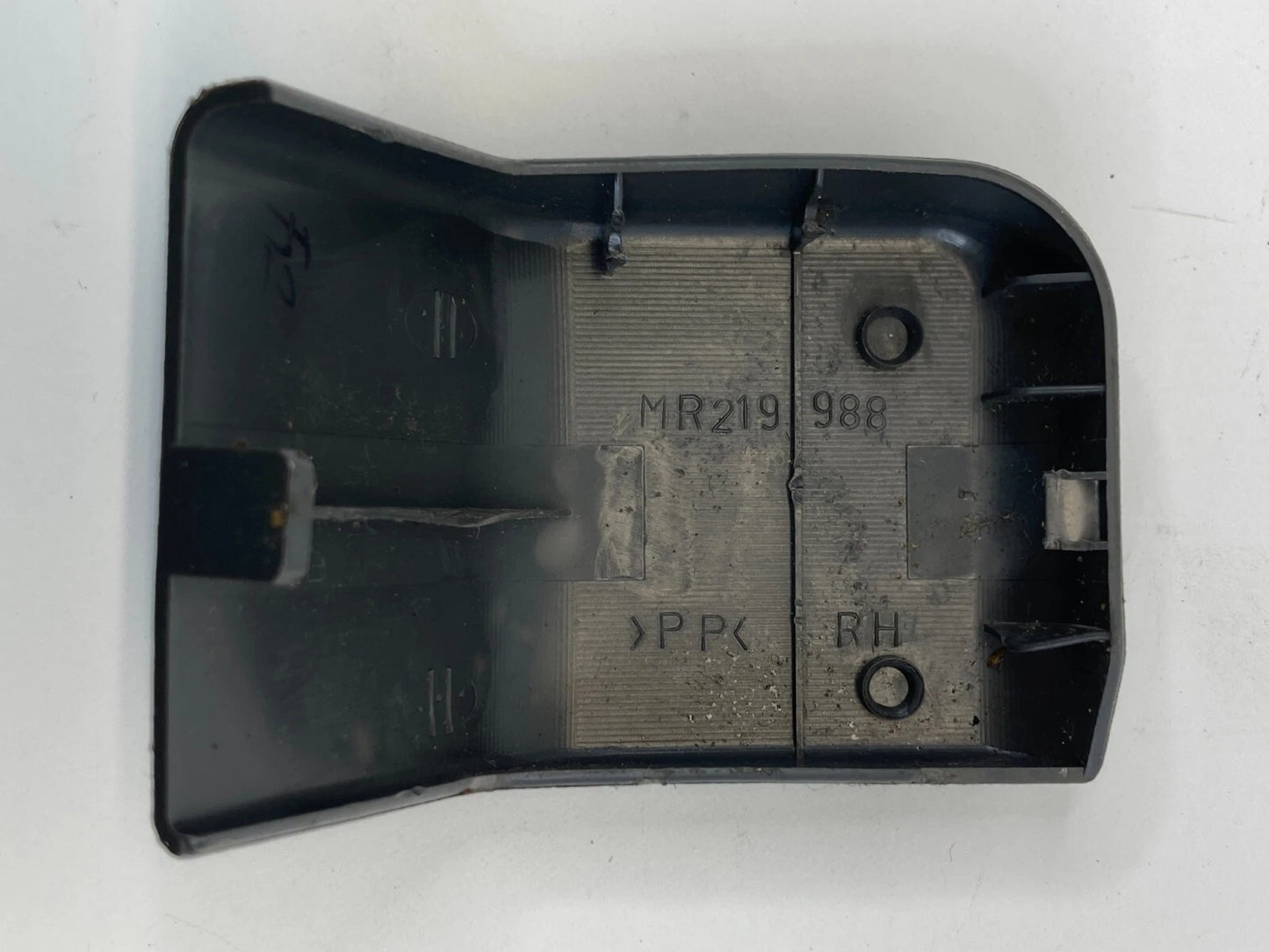 97-04 MITSUBISHI MONTERO SPORT FRONT RIGHT PASSENGER SEAT SIDE TRACK END COVER