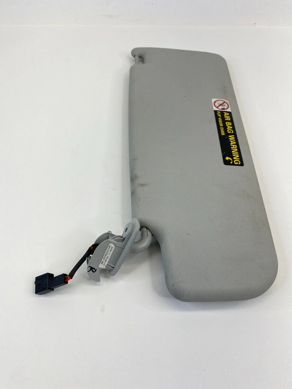 2000-2005 VOLKSWAGEN PASSAT RIGHT PASSENGER SIDE SUNVISOR SUN VISOR SHADE OEM