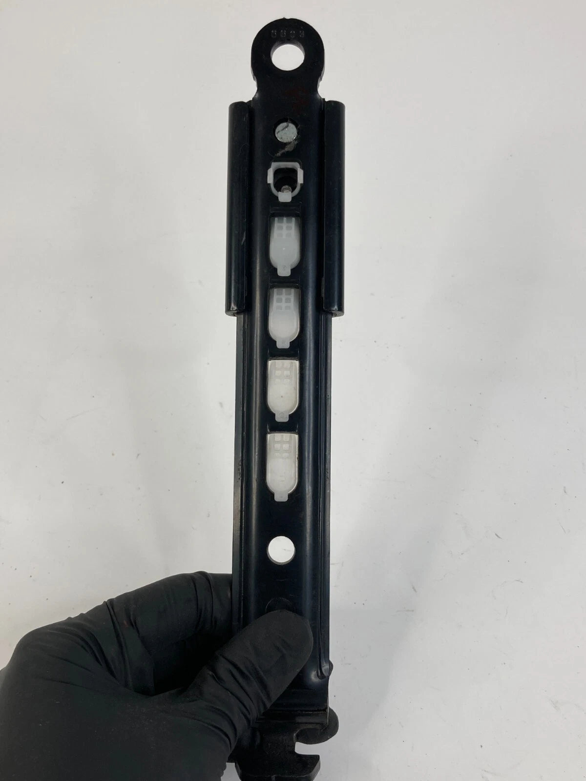2004-2009 TOYOTA PRIUS FRONT LEFT SIDE SEAT BELT HEIGHT ADJUSTER D526001