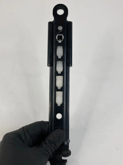2004-2009 TOYOTA PRIUS FRONT LEFT SIDE SEAT BELT HEIGHT ADJUSTER D526001