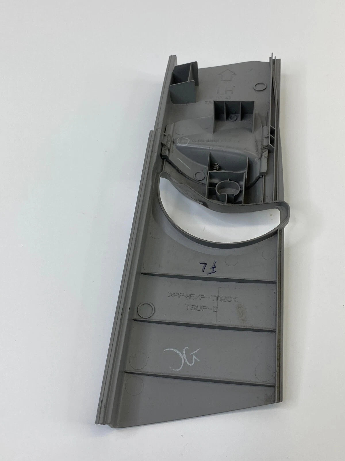 07-11 TOYOTA CAMRY FRONT LEFT SIDE SEAT BELT HEIGHT ADJUSTER COVER 73024-06030