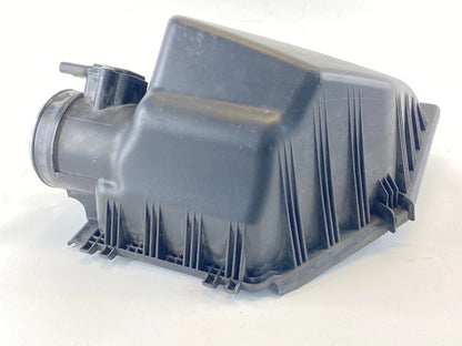 04 05 BMW 530i 3.0L AIR CLEANER BOX LID COVER WITH MAF FLOW SENSOR OEM 7521031