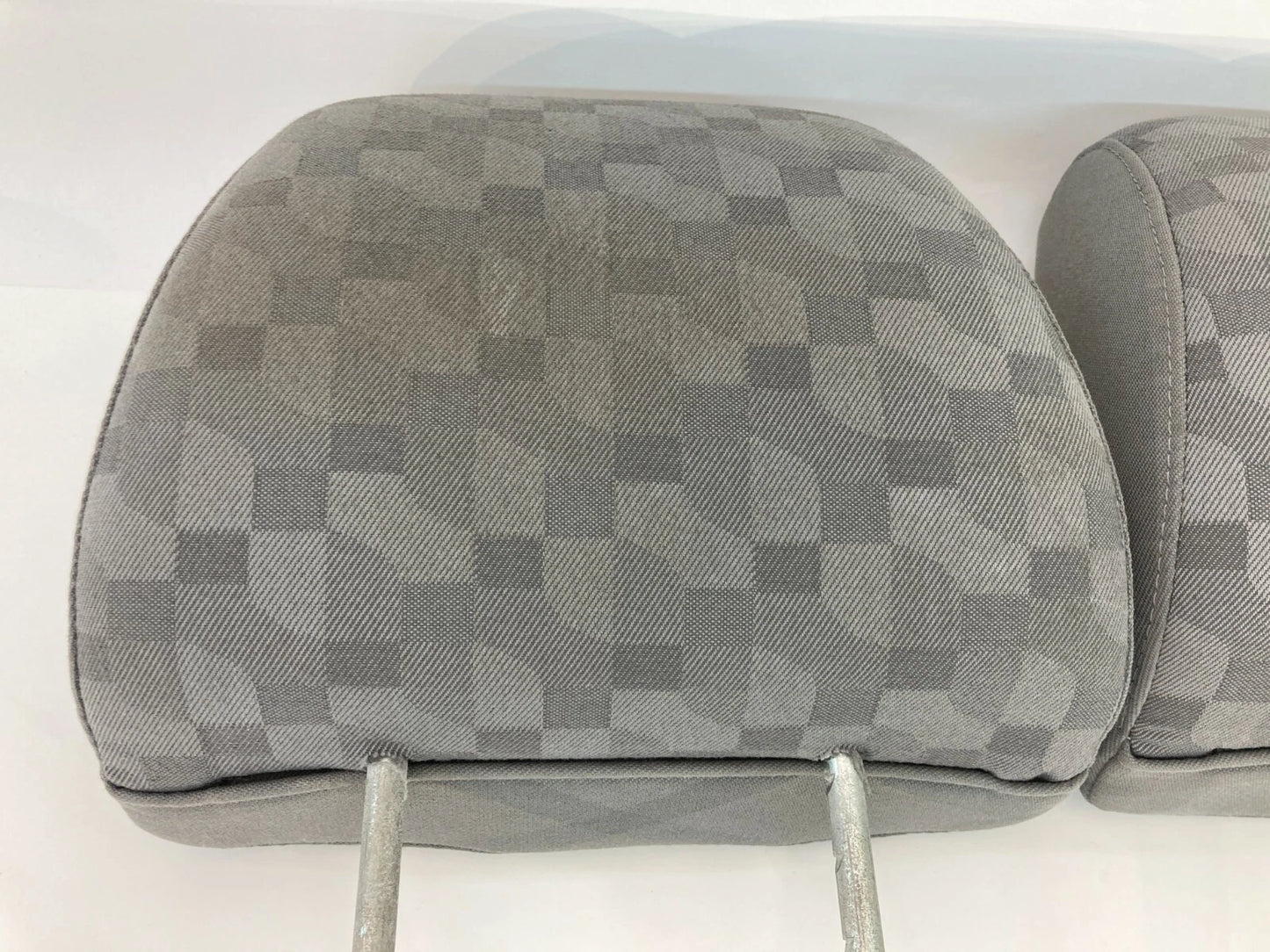 2008 2009 CHEVROLET EQUINOX FRONT DRIVER & PASSENGER HEADREST HEAD REST PAIR OEM