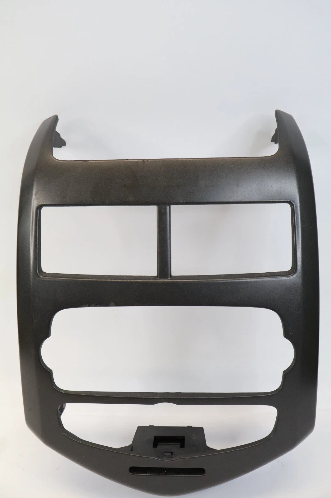 2012-2016 CHEVROLET SONIC CENTER DASH RADIO TRIM BEZEL 95157880 OEM FACTORY