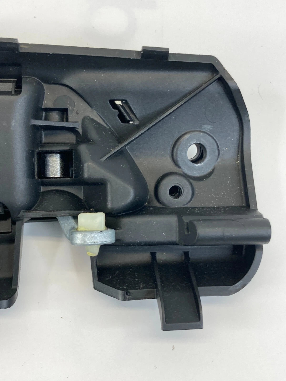 2006 2007 MERCEDES-BENZ ML500 REAR LEFT SIDE INTERIOR DOOR HANDLE W/ TWEETER
