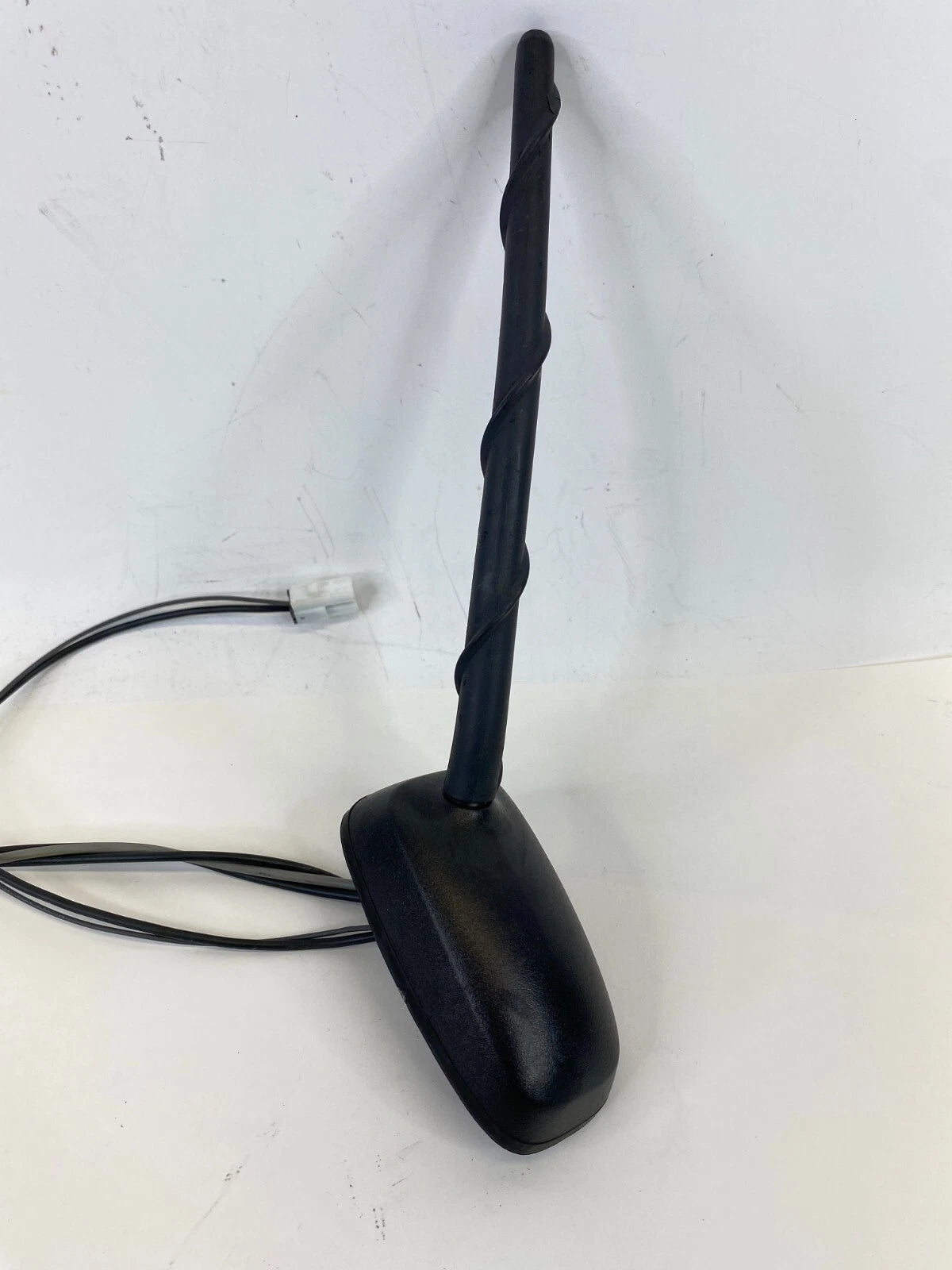 2008-2010 SATURN VUE ROOF TOP MOUNT RADIO ANTENNA BASE MAST 25841607 OEM