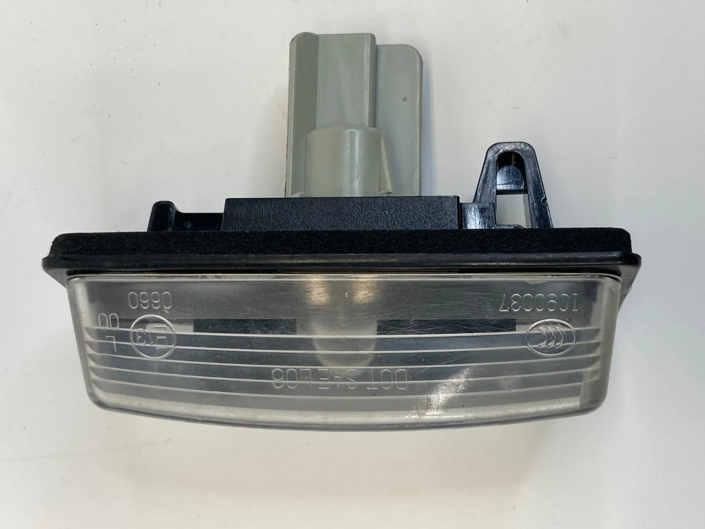 2014-2015 NISSAN ROGUE SELECTED REAR TRUNK LICENSE PLATE LIGHT LAMP ASSEMBLY OEM
